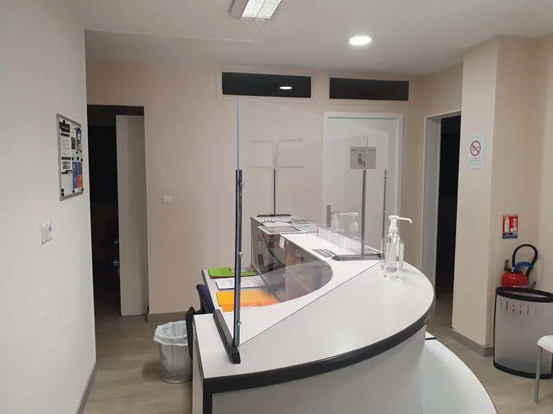 Sénas Lamanon Mallemort Salon-de-Provence Istres Eyguieres Cavaillon Peinture Accueil Cabinet Dentaire